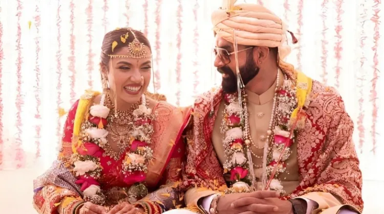 marathi actress manasi moghe married with actor surya sharma photos viral on social media