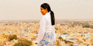 Famous influencer Anvi Kamdar died after falling into a 300 feet deep gorge know more