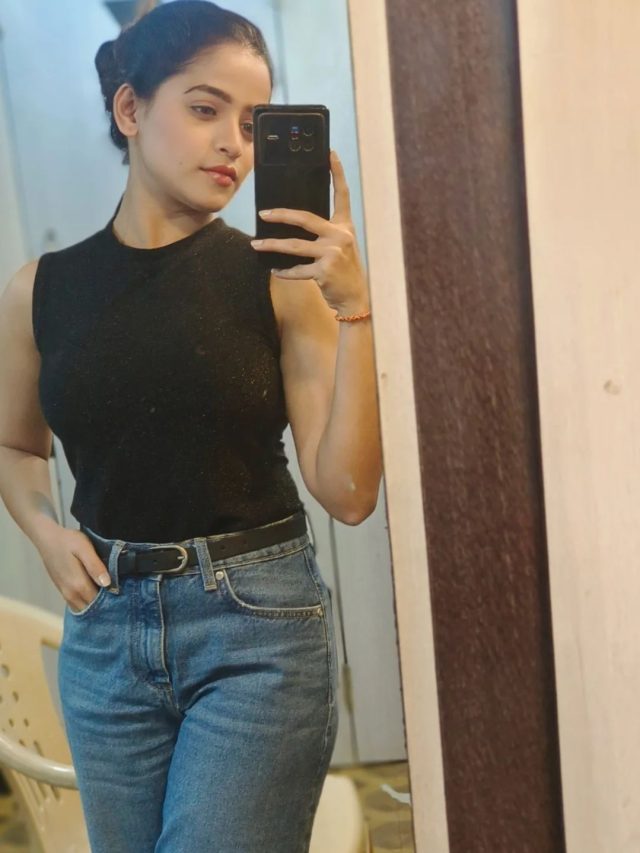 Photos : ‘पारू’फेम शरयू सोनावणेच्या Miror selfie ची चर्चा