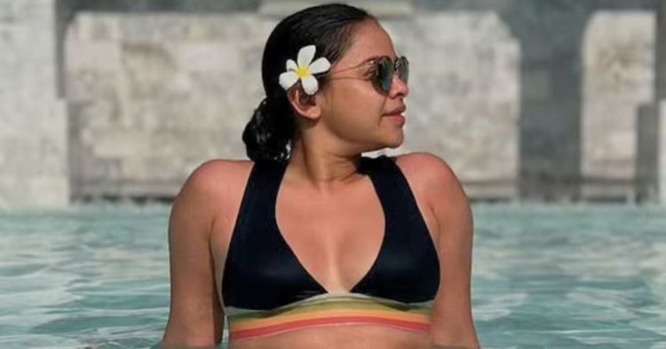Sumona Chakravarti body image
